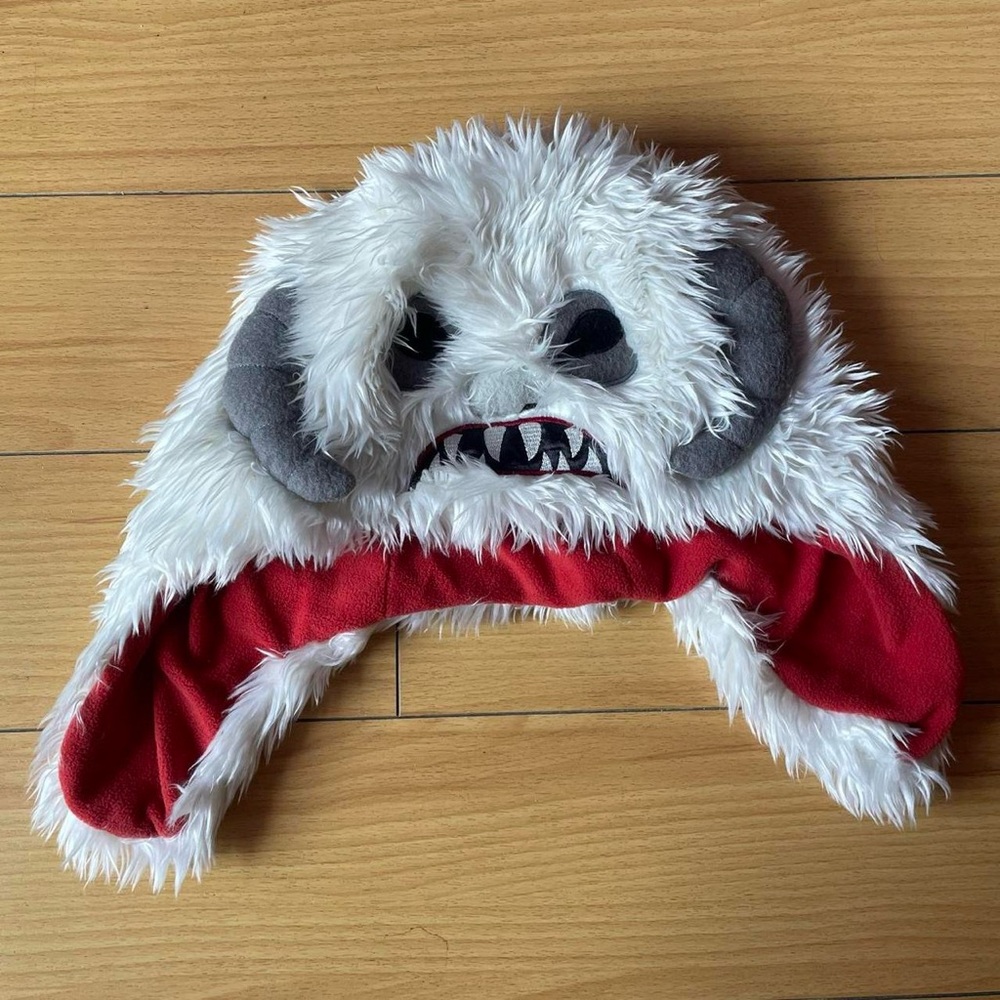 Rare, discontinued Disney Parks Star Wars Wampa hat